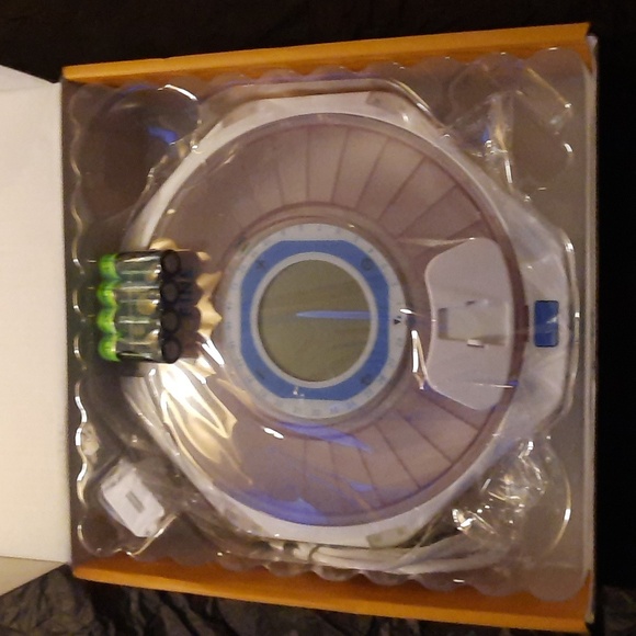 Livefine WiFi Automatic Pill Dispenser - Picture 3 of 5